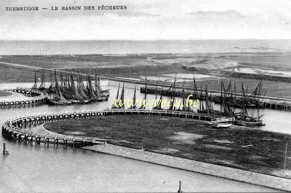 ancienne carte postale de Zeebruges Le bassin des pêcheurs