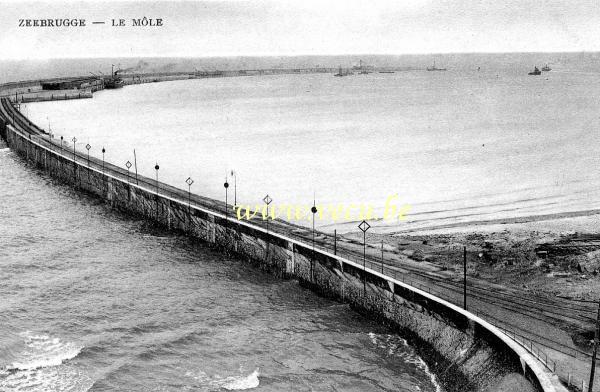 ancienne carte postale de Zeebruges Le môle