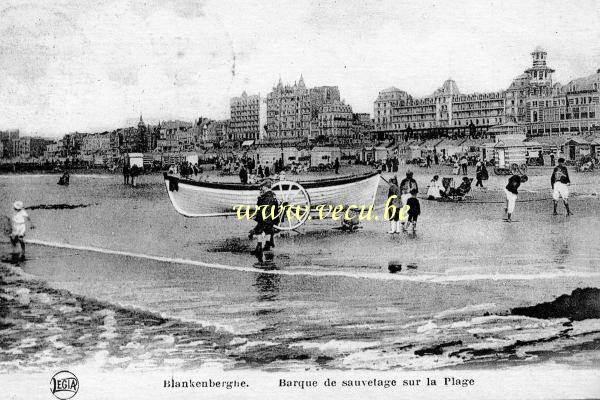 ancienne carte postale de Blankenberge Barque de sauvetage sur la Plage