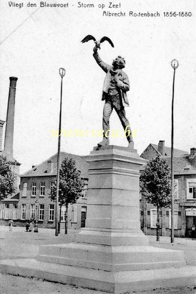 ancienne carte postale de Roulers Vliegt den Blauwvoet - Statue Albrecht Rodenbach