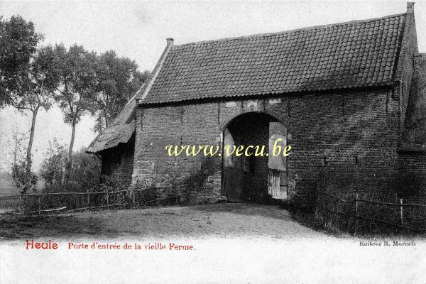 Cpa de Heule Porte d'entrée de la vieille ferme