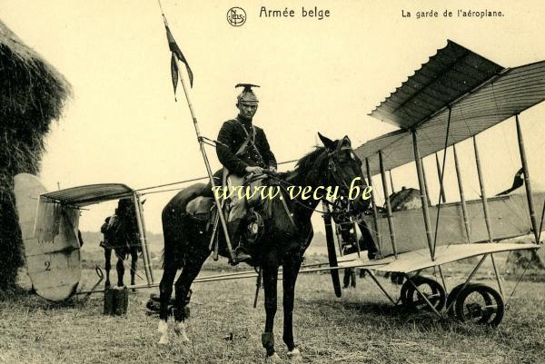 postkaart van Vliegtuigen La garde du Biplan Farman de Louis Jacquet par l'armée belge