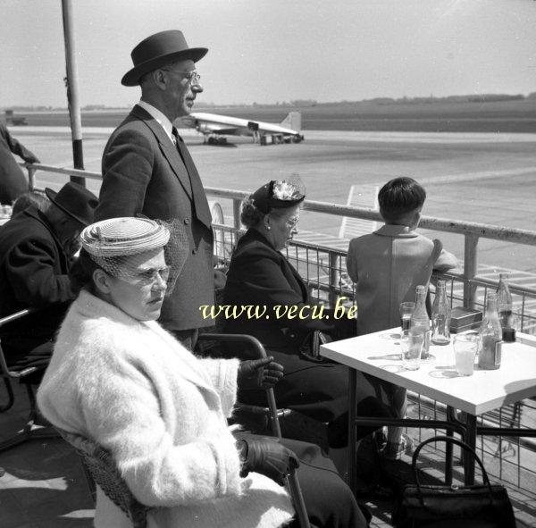 photo ancienne  d'avions   A la terrasse de Zaventem