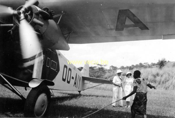 photo ancienne  d'avions   Embarquement à bord d'un avion Sabena