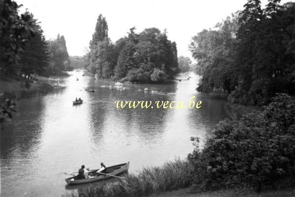 photo ancienne  de barques  Promenade en barques au Bois de Boulogne