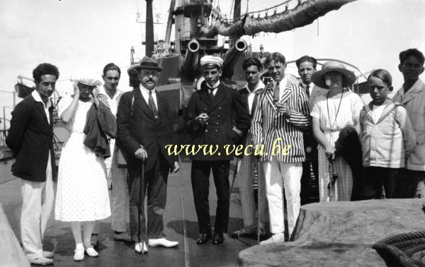 Photo ancienne  de bateaux de guerre  Visite à bord du cuirassé Bretagne