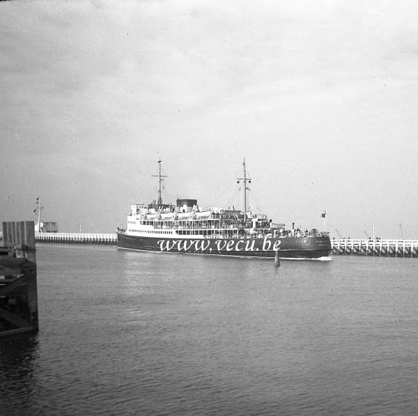 photo ancienne  de paquebots  Départ de la malle vers Douvre