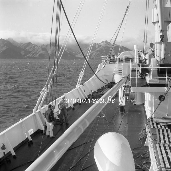 photo ancienne  de paquebots  Surveillance et maintenance à l'approche des Canaries (direction Congo)