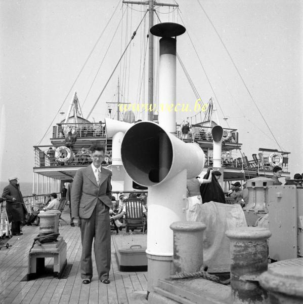 photo ancienne  de paquebots  Sur le pont du Prince Baudouin - Traversée Ostende - Douvres