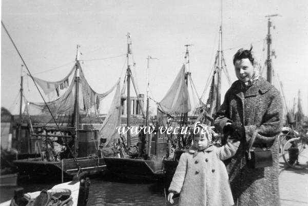 photo ancienne  de bateaux de pêche  Visite du port de pêche