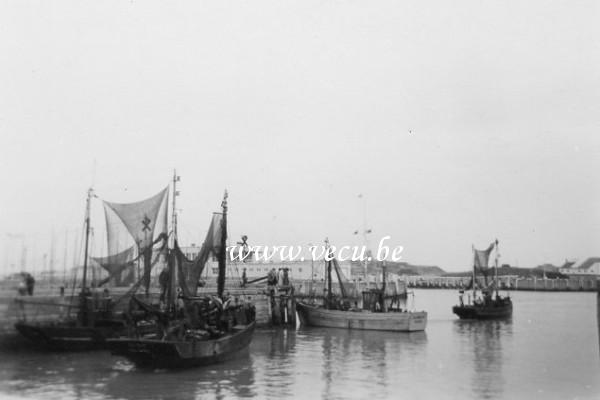 photo ancienne  de bateaux de pêche  L'arrivée des bateaux de pêche