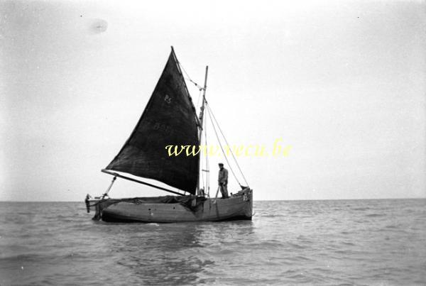 photo ancienne  de bateaux de pêche  