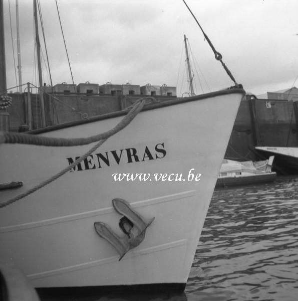 photo ancienne  de voiliers  La proue avec l'ancre du voilier Menvras