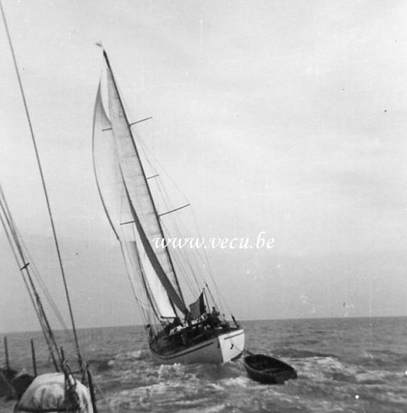 photo ancienne  de voiliers  Toutes voiles dehors