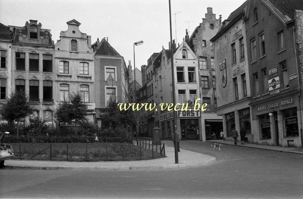 foto van  Brasserie à l'hirondelle. Op links ligt nu de Bowling Crosby