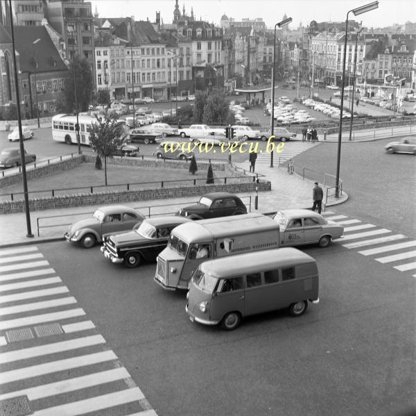 photo ancienne  de Bruxelles - Carrefour de l'Europe  Carrefour de l'Europe devant la gare centrale