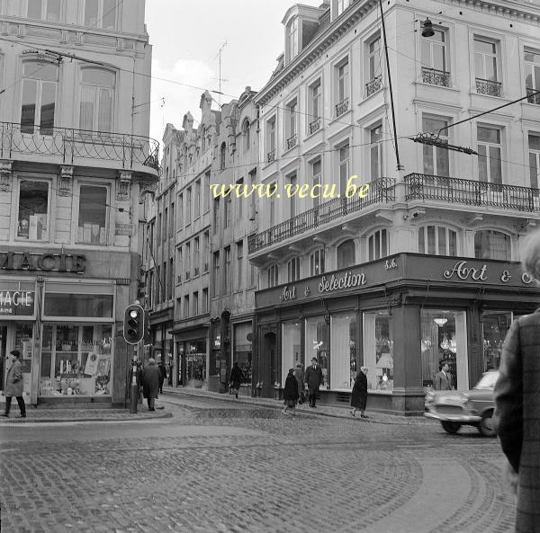 photo ancienne  de Bruxelles - rue de la Colline  Rue de la Colline au carrefour avec la rue du marché aux herbes