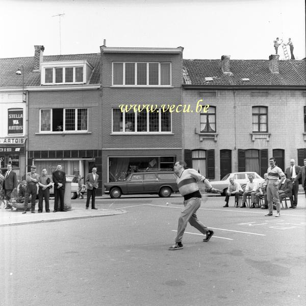 photo ancienne  de la commune de Ganshoren  Jeu de balle pelotte