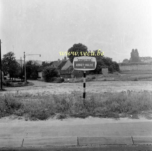 photo ancienne  de la commune de Ganshoren  Ce bus reliait la Bourse au cimetière de Ganshoren