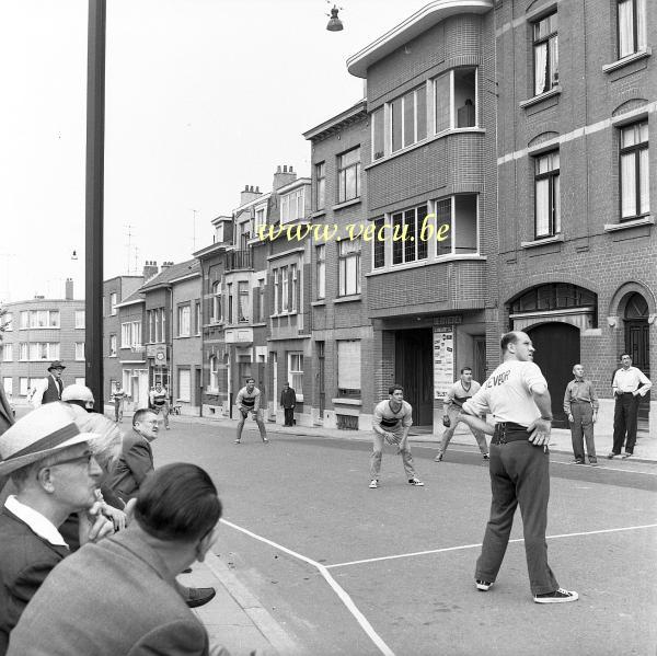 photo ancienne  de la commune de Ganshoren  Jeu de balle pelote drève de Rivieren