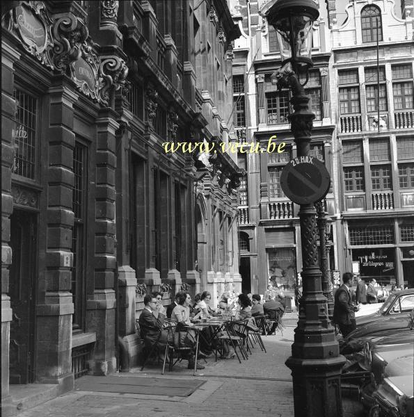 photo ancienne  de la Grand Place  Terrasse de la Brouette à la Grand Place