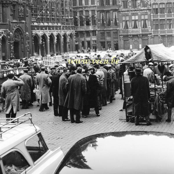 photo ancienne  de la Grand Place  Marché aux oiseaux sur la Grand Place