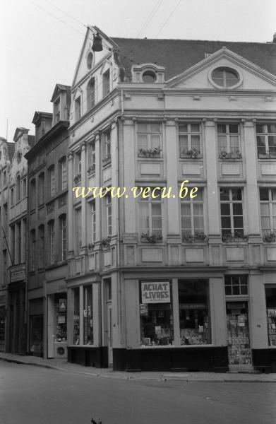 photo ancienne  de Bruxelles - rue du marché aux fromages  Achat de livres rue du marché aux fromages 56