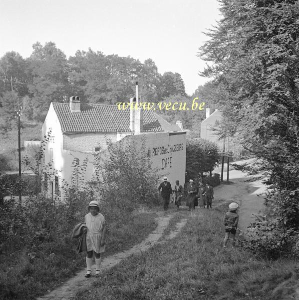 photo ancienne  de la commune de Watermael-Boitsfort  Promenade devant le café au repos des chasseurs