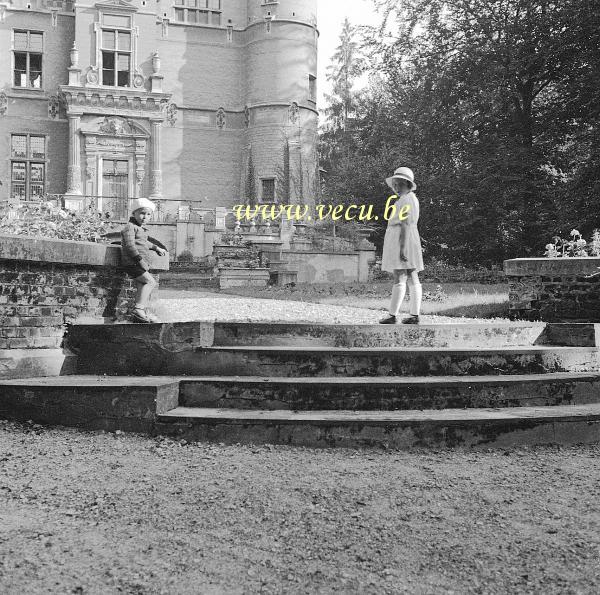 photo ancienne  de la commune de Watermael-Boitsfort  Promenade devant le château Charle-Albert