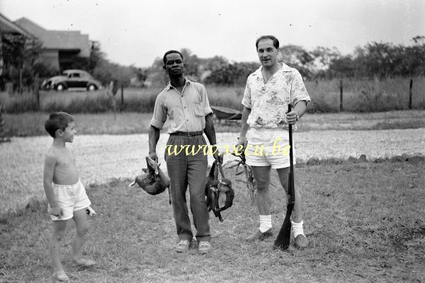 photo ancienne  de chasse et de pêche au Congo  Retour d'une partie de chasse