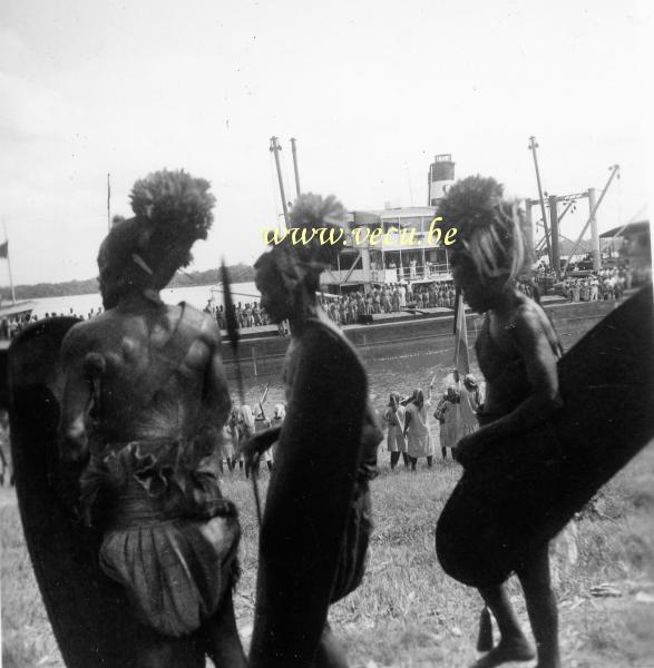 photo ancienne  de Lisala au Congo  Le long du fleuve Congo