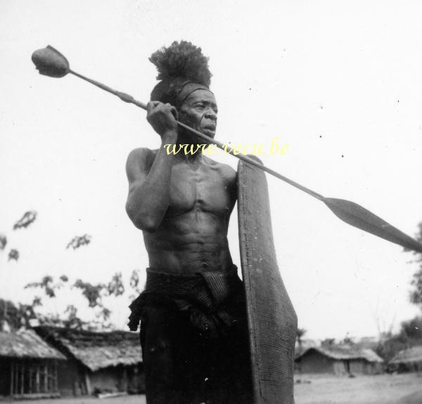 photo ancienne  de Lisala au Congo  Guerrier