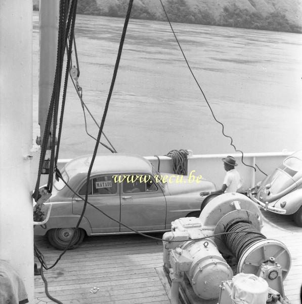 photo ancienne  de bateaux au Congo  