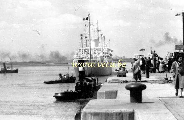 photo ancienne  de bateaux au Congo  Départ du Léopoldville pour le Congo