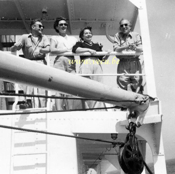 photo ancienne  de bateaux au Congo  Sur le pont du bateau C.M.B. assurant la traversée Anvers Lobito