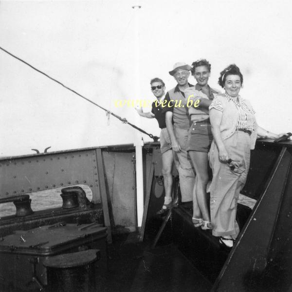 photo ancienne  de bateaux au Congo  Souvenir de la traversée Anvers - Lobito