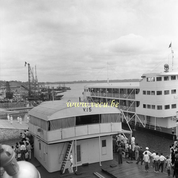 photo ancienne  de visite royale au Congo  Accueil du Roi se trouvant à bord du Baron Liebrechts