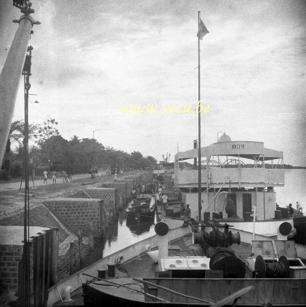 photo ancienne  de Stanleyville au Congo  Quais de l'Otraco