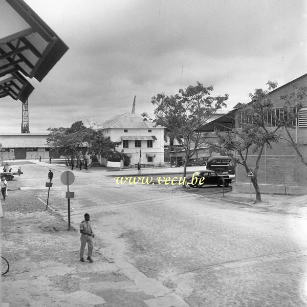 Photo ancienne  d'urbanisme au Congo  Près du port