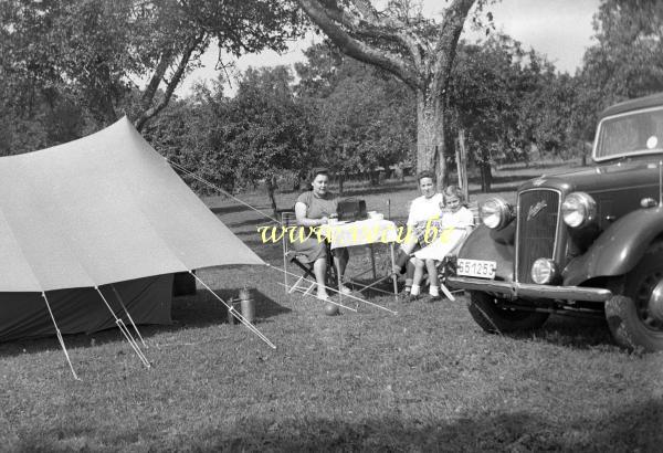 photo ancienne  Vacances sous la tente - Austin modèle 1935