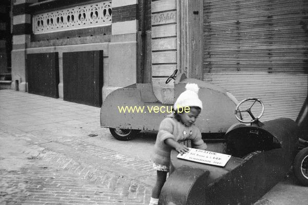 photo ancienne  de Blankenberge  Cuistax devant la villa la rafale