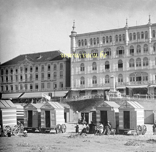 photo ancienne  de Blankenberge  La plage devant le grand Hôtel