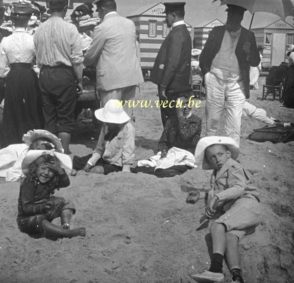 photo ancienne  de Blankenberge  Sur la plage