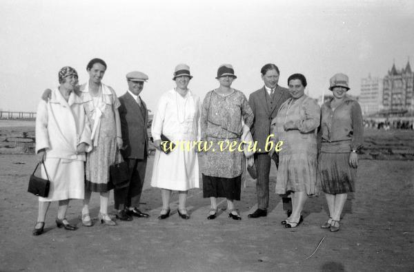 photo ancienne  de Blankenberge  Photo de famille sur la plage