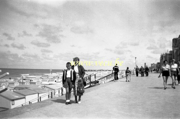 photo ancienne  de Blankenberge  Sur la digue