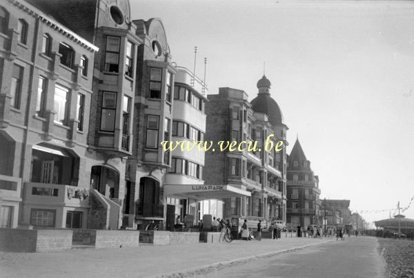 photo ancienne  de Duinbergen  Villa Waterweelde et Hôtel Terlinck sur la digue