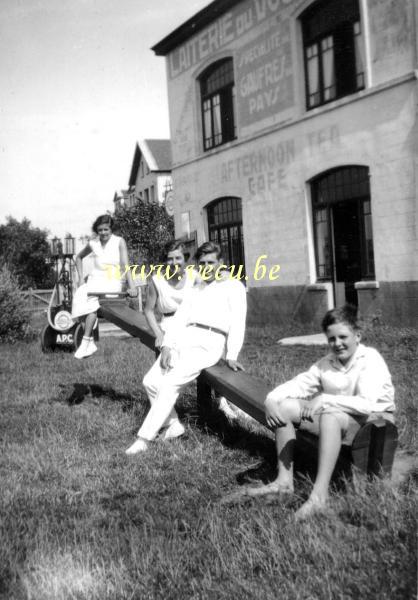 photo ancienne  du Coq  Devant la Laiterie du Vossesslag