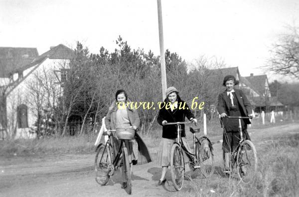 photo ancienne  du Coq  Promenade à vélo