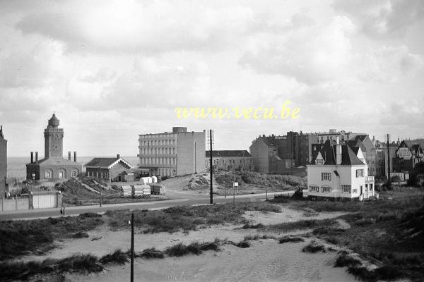 photo ancienne  de Knokke  Kustlaan avec l'hôtel restaurant la toison d'or