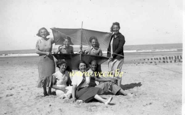 photo ancienne  de Knokke  Le cerf-volant est prêt